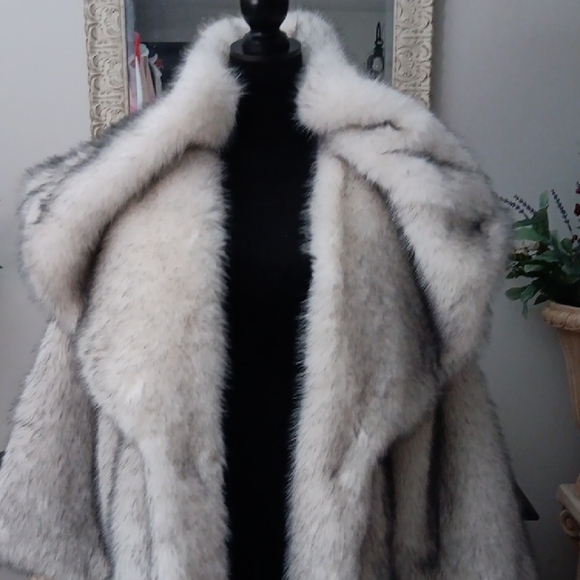 Luxurious Gray Teddy Jacket - Picture 6 of 7